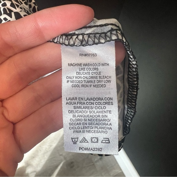 Laundry by design Los Angeles Elegant Black and White Wrap Dress 4 - Picture 13 of 14